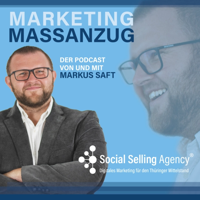 Das Bild zeigt einen lächelnden Mann in grauem Anzug. Hinter ihm ist ein hellblauer Hintergrund. Auf dem Bild steht die Aufschrift "Marketing Massanzug - der Podcast von und mit Markus Saft". Unten rechts im Bild ist das Logo der Social Selling Agency in weiß zu sehen.